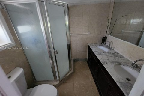 House in Margate, Florida 6 bedrooms, 161.19 sq.m. № 2027107 - photo 4