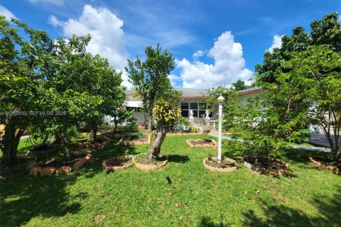 House in Margate, Florida 6 bedrooms, 161.19 sq.m. № 2027107 - photo 7