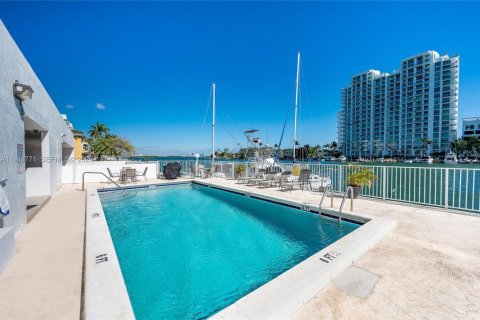 Снять в аренду кондоминиум в Норт-Бей-Виллидж, Флорида 1 спальня, 92.9м2, № 2005418 - фото 24
