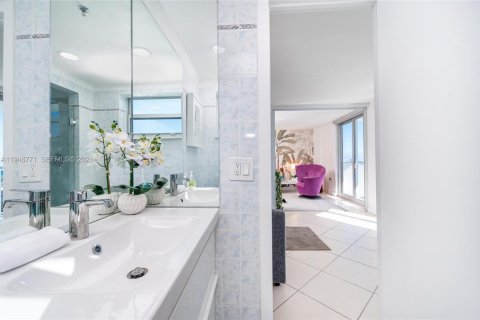 Снять в аренду кондоминиум в Норт-Бей-Виллидж, Флорида 1 спальня, 92.9м2, № 2005418 - фото 20