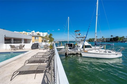 Снять в аренду кондоминиум в Норт-Бей-Виллидж, Флорида 1 спальня, 92.9м2, № 2005418 - фото 29