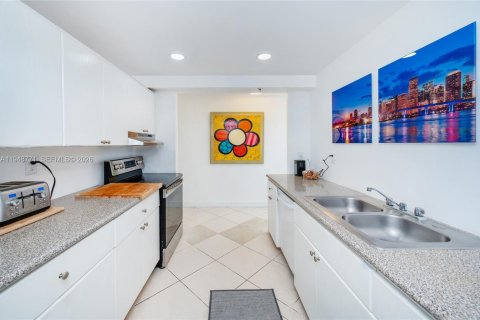 Снять в аренду кондоминиум в Норт-Бей-Виллидж, Флорида 1 спальня, 92.9м2, № 2005418 - фото 12