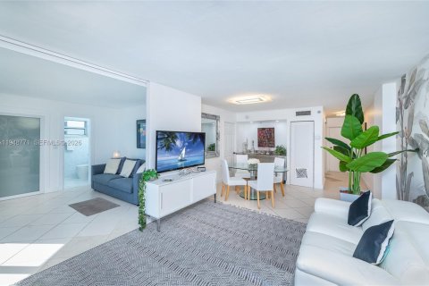 Снять в аренду кондоминиум в Норт-Бей-Виллидж, Флорида 1 спальня, 92.9м2, № 2005418 - фото 8