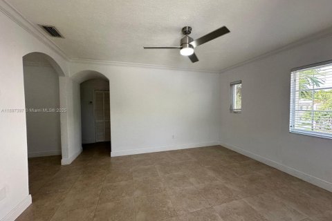 Casa en alquiler en Coral Gables, Florida, 3 dormitorios, 102.84 m2 № 1948813 - foto 4