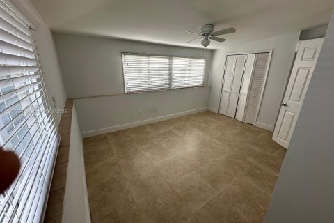 Casa en alquiler en Coral Gables, Florida, 3 dormitorios, 102.84 m2 № 1948813 - foto 11