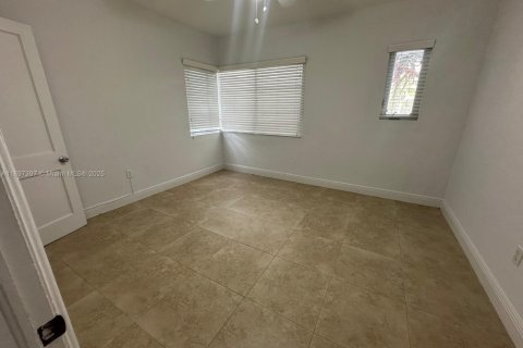 Casa en alquiler en Coral Gables, Florida, 3 dormitorios, 102.84 m2 № 1948813 - foto 14