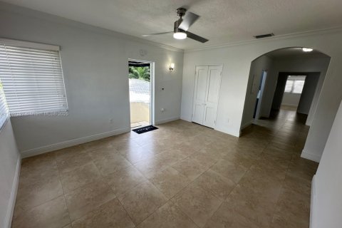 Casa en alquiler en Coral Gables, Florida, 3 dormitorios, 102.84 m2 № 1948813 - foto 5