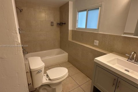 Casa en alquiler en Coral Gables, Florida, 3 dormitorios, 102.84 m2 № 1948813 - foto 12