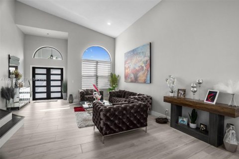 House in Pembroke Pines, Florida 4 bedrooms, 241.08 sq.m. № 2038356 - photo 13