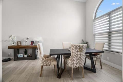 House in Pembroke Pines, Florida 4 bedrooms, 241.08 sq.m. № 2038356 - photo 18