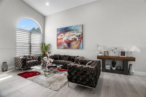 House in Pembroke Pines, Florida 4 bedrooms, 241.08 sq.m. № 2038356 - photo 12