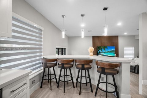 House in Pembroke Pines, Florida 4 bedrooms, 241.08 sq.m. № 2038356 - photo 23