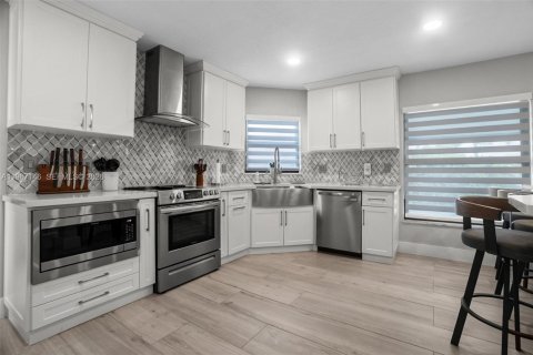 House in Pembroke Pines, Florida 4 bedrooms, 241.08 sq.m. № 2038356 - photo 21