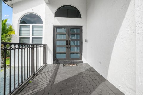 House in Pembroke Pines, Florida 4 bedrooms, 241.08 sq.m. № 2038356 - photo 8