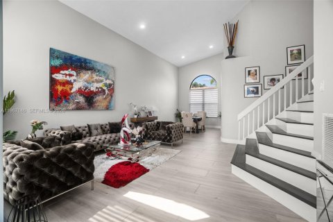 House in Pembroke Pines, Florida 4 bedrooms, 241.08 sq.m. № 2038356 - photo 11