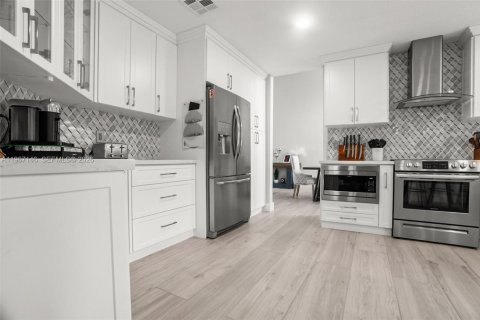 House in Pembroke Pines, Florida 4 bedrooms, 241.08 sq.m. № 2038356 - photo 20