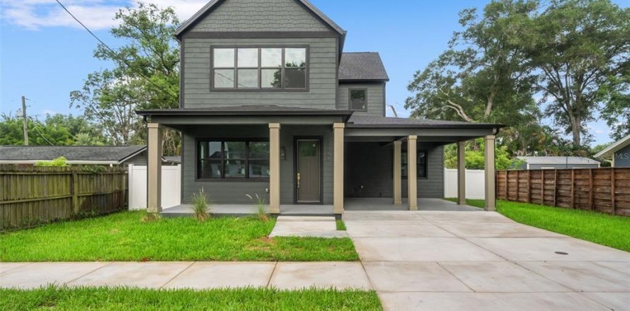 House in Tampa, Florida 4 bedrooms, 232.91 sq.m. № 2259376
