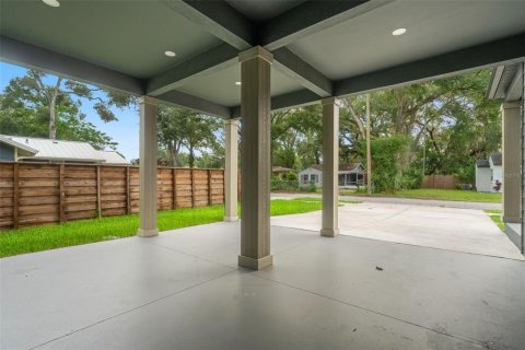 House in Tampa, Florida 4 bedrooms, 232.91 sq.m. № 2259376 - photo 5