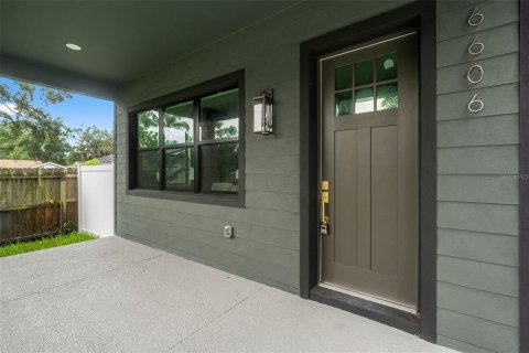 House in Tampa, Florida 4 bedrooms, 232.91 sq.m. № 2259376 - photo 7