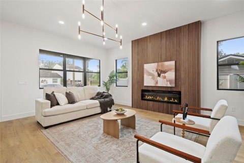 House in Tampa, Florida 4 bedrooms, 232.91 sq.m. № 2259376 - photo 9