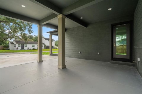 House in Tampa, Florida 4 bedrooms, 232.91 sq.m. № 2259376 - photo 6