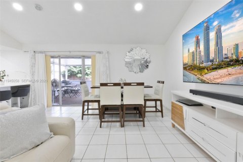 Villa ou maison à louer à Sunrise, Floride: 3 chambres № 2152844 - photo 6