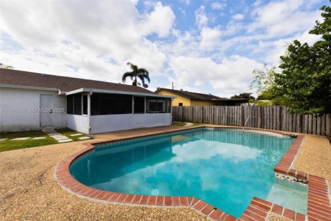 Villa ou maison à louer à Sunrise, Floride: 3 chambres № 2152844 - photo 15