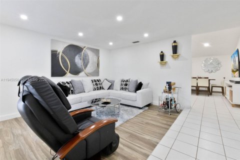 Villa ou maison à louer à Sunrise, Floride: 3 chambres № 2152844 - photo 3