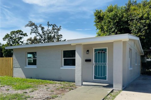 Casa en alquiler en Saint Petersburg, Florida, 2 dormitorios, 64.38 m2 № 1906196 - foto 1