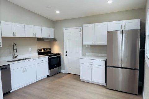 Casa en alquiler en Saint Petersburg, Florida, 2 dormitorios, 64.38 m2 № 1906196 - foto 4