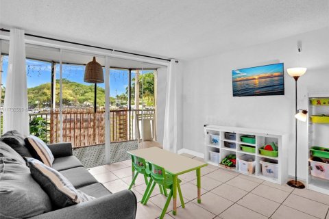 Condo in Miami, Florida, 1 bedroom  № 1699551 - photo 19