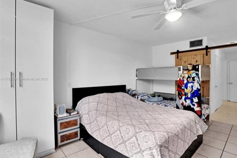 Condo in Miami, Florida, 1 bedroom  № 1699551 - photo 25