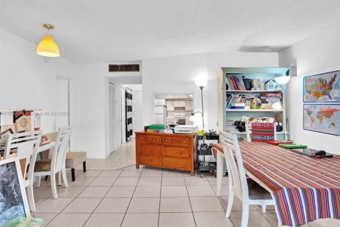 Condo in Miami, Florida, 1 bedroom  № 1699551 - photo 15