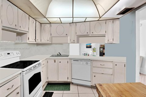 Condo in Miami, Florida, 1 bedroom  № 1699551 - photo 8