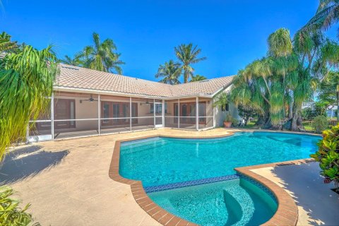 House in Delray Beach, Florida 3 bedrooms, 229.84 sq.m. № 1207991 - photo 1