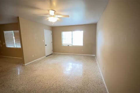 House in Gainesville, Florida 4 bedrooms, 175.77 sq.m. № 2233015 - photo 4