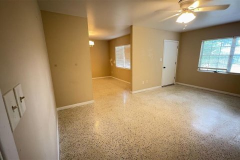 House in Gainesville, Florida 4 bedrooms, 175.77 sq.m. № 2233015 - photo 5