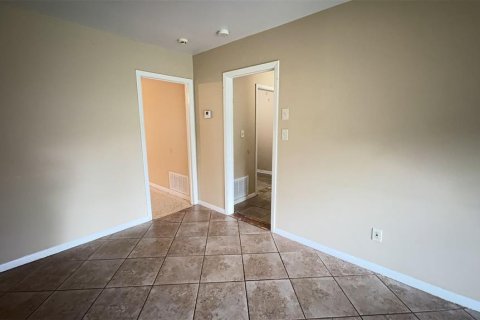 House in Gainesville, Florida 4 bedrooms, 175.77 sq.m. № 2233015 - photo 9