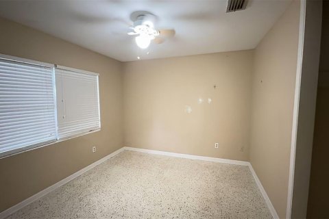 House in Gainesville, Florida 4 bedrooms, 175.77 sq.m. № 2233015 - photo 6