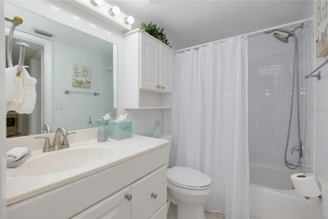 Condominio en venta en Venice, Florida, 1 dormitorio, 74.32 m2 № 2151883 - foto 15