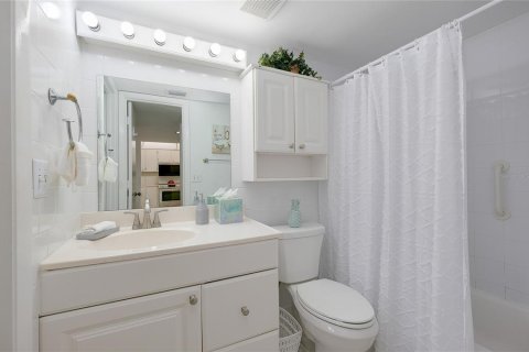 Condominio en venta en Venice, Florida, 1 dormitorio, 74.32 m2 № 2151883 - foto 26
