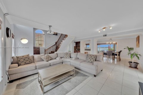 Villa ou maison à louer à Miami, Floride: 4 chambres, 170.38 m2 № 1966823 - photo 7