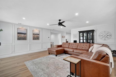 House in Clearwater, Florida 3 bedrooms, 201.41 sq.m. № 1914627 - photo 17