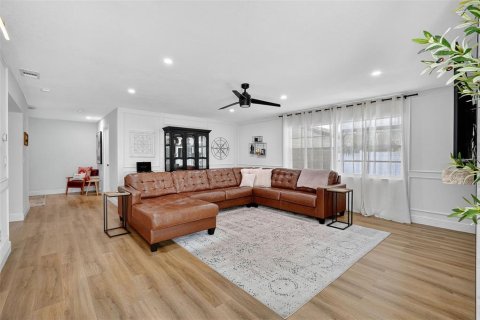 House in Clearwater, Florida 3 bedrooms, 201.41 sq.m. № 1914627 - photo 15
