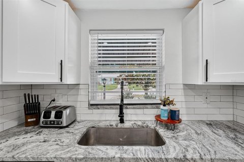 House in Clearwater, Florida 3 bedrooms, 201.41 sq.m. № 1914627 - photo 9