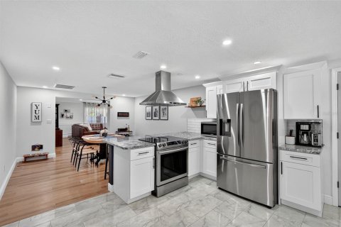 House in Clearwater, Florida 3 bedrooms, 201.41 sq.m. № 1914627 - photo 8