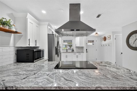 House in Clearwater, Florida 3 bedrooms, 201.41 sq.m. № 1914627 - photo 6