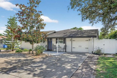 House in Clearwater, Florida 3 bedrooms, 201.41 sq.m. № 1914627 - photo 1