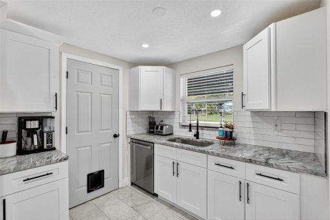 House in Clearwater, Florida 3 bedrooms, 201.41 sq.m. № 1914627 - photo 7