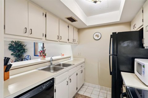 Condo in Sarasota, Florida, 1 bedroom  № 1879458 - photo 17